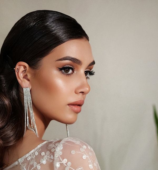 Frizura idealna za mladenke koje žele nositi raspuštenu kosu, a da im ne smeta