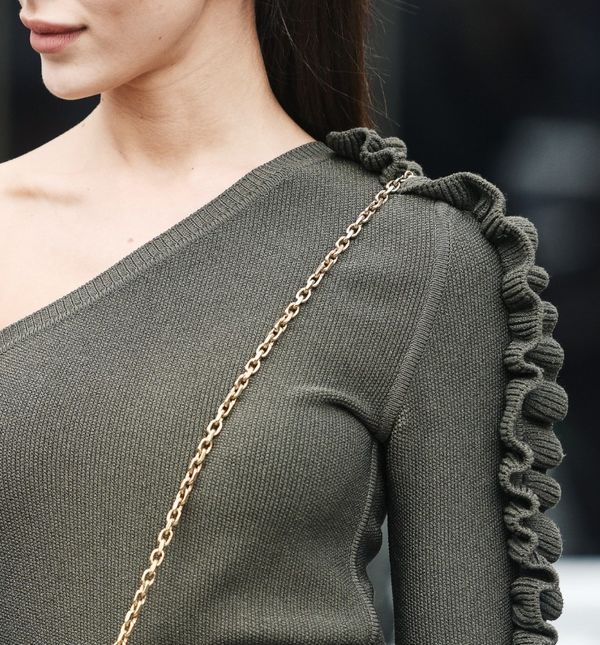 Haljine na jedno rame bit će hit proljetnih kombinacija