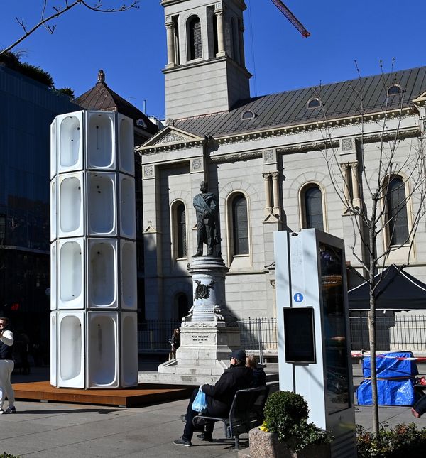 Skulptura AJ VANA BE