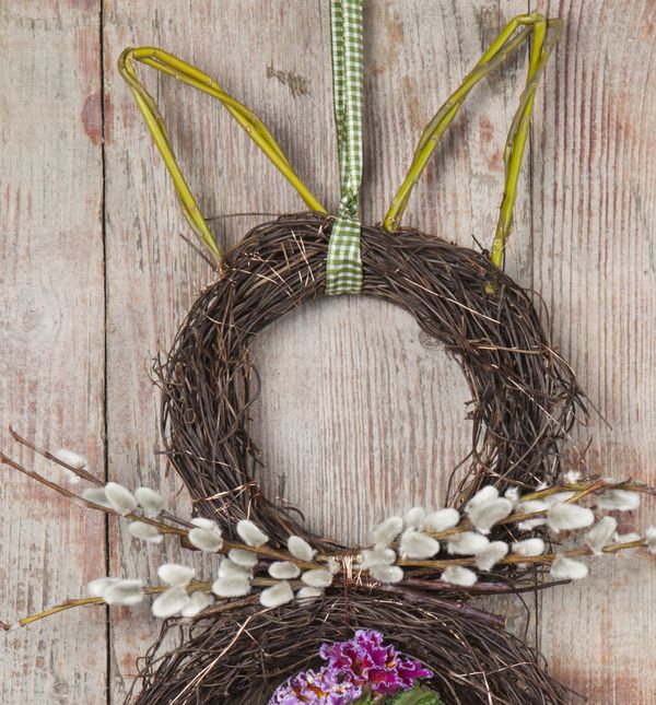Uskrsni zeko izrađen od grana bit će preslatka blagdanska dekoracija