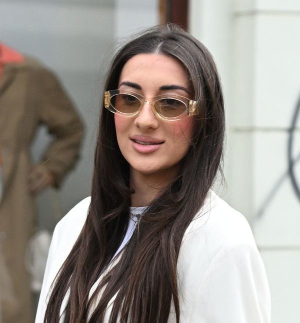 Dugokosa brineta iz Zagreba pokazala je street style izdanje u bijeloj boji