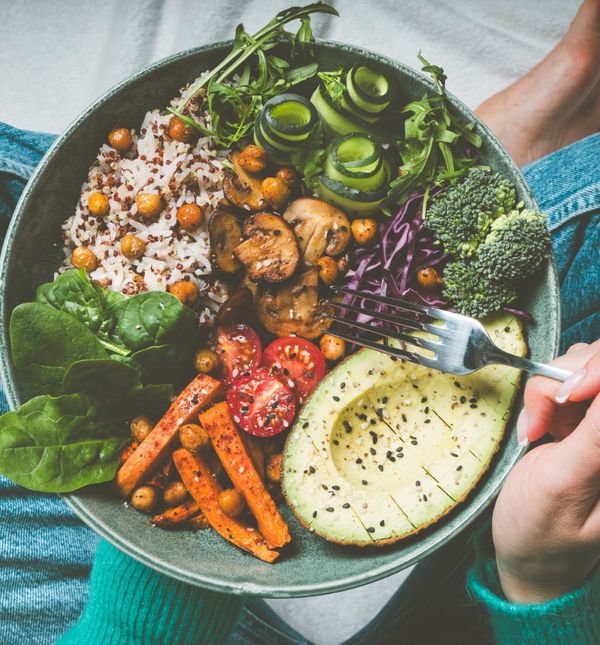 Na pola tanjura stavite povrće s niskim udjelom škrobi