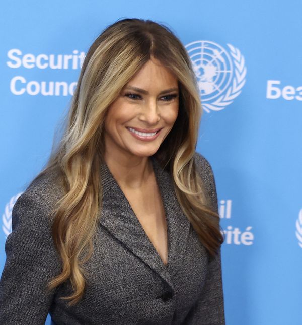 Melania Trump u sivom kostimu u UN-u