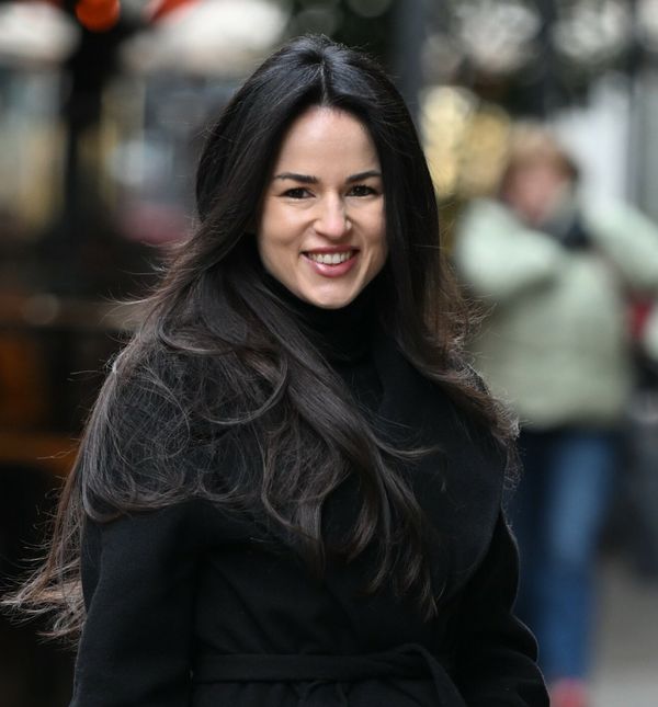 Ljepotica sa špice u crnoj kombinaciji