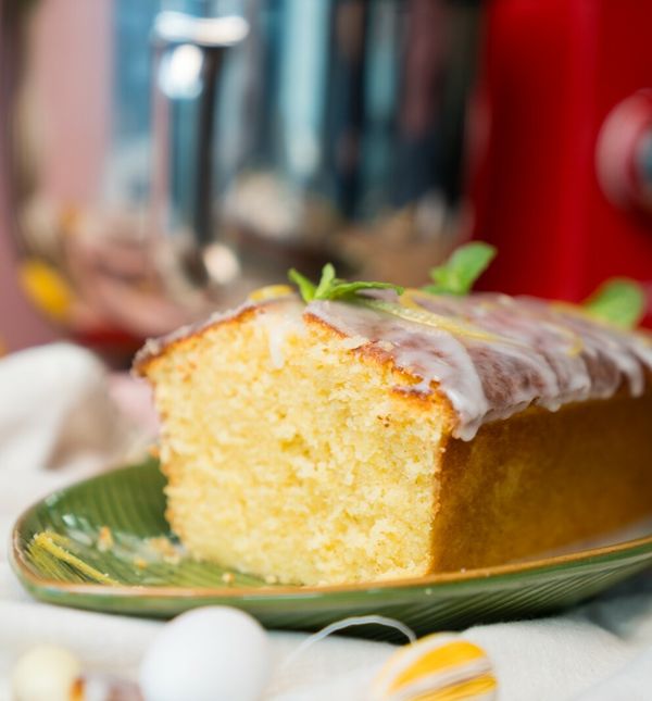 Mirisni Uskrs: Elegantni limun kolač s glazurom
