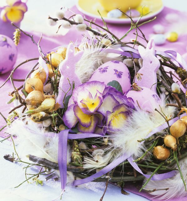 Uskrsne dekoracije s perjem