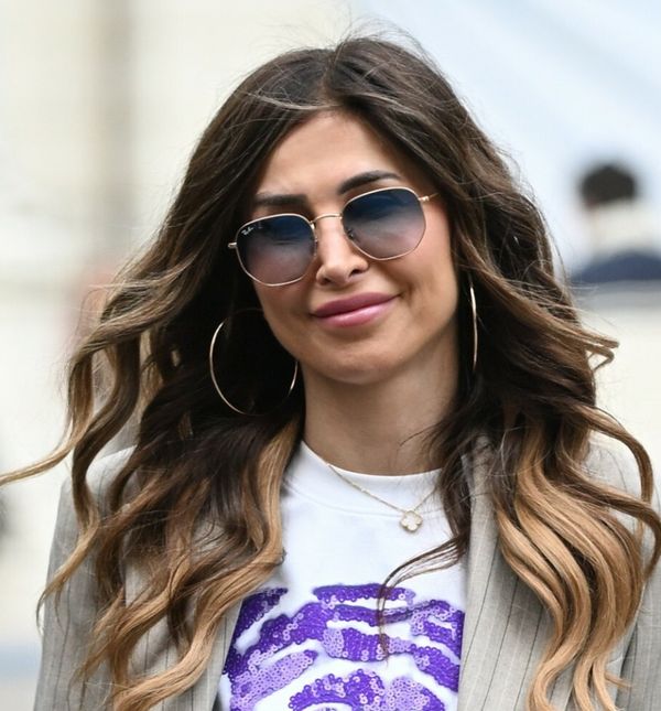 Ljepotica sa špice u efektnoj majici