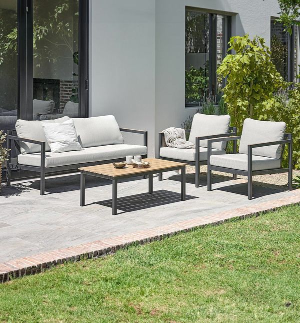 JYSK Vrtna garnitura BEJSTRUP - prije 999€ a sada 899€