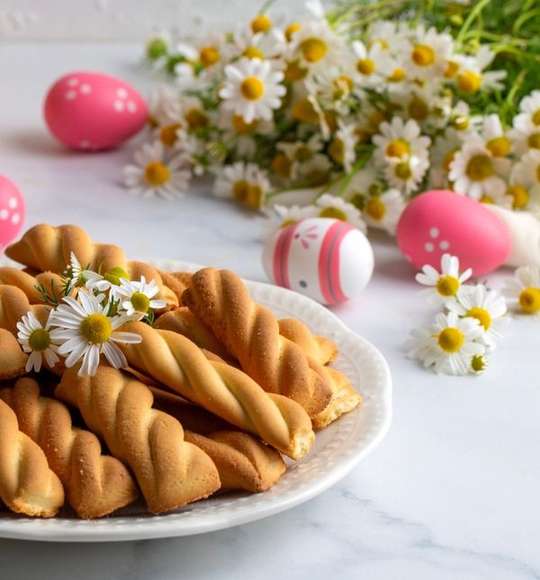 Grčki prhki keksi koji se zovu koulourakia