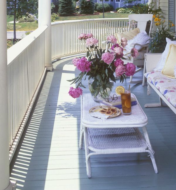 Kuća s lijepo uređenom verandom