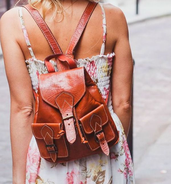 Prenatrpani ruksaci također uzrokuju krivo držanje i bolove u leđima