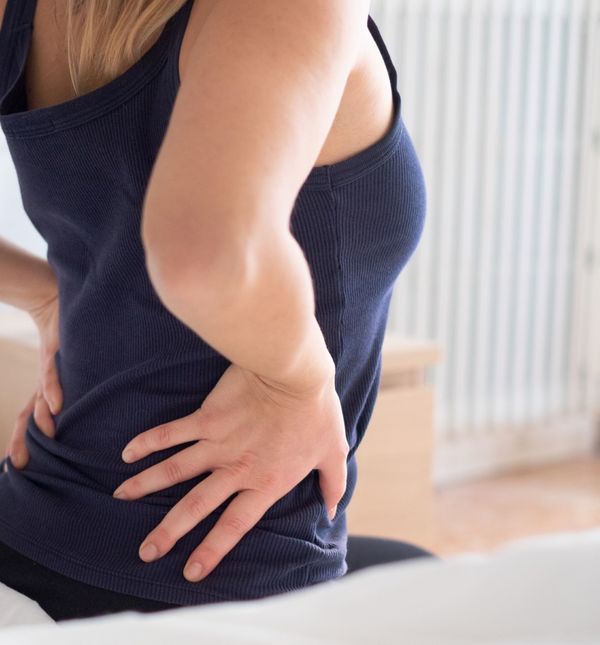 Prilikom nepravilnog sjedenja najjače opterećenje je na donji dio kralježnice