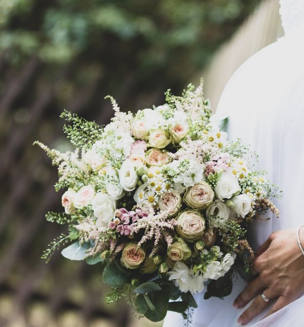 Trudne mladenke trebale bi birati vjenčanice jednostavnog kroja, bez krinolina i žičanih dodataka