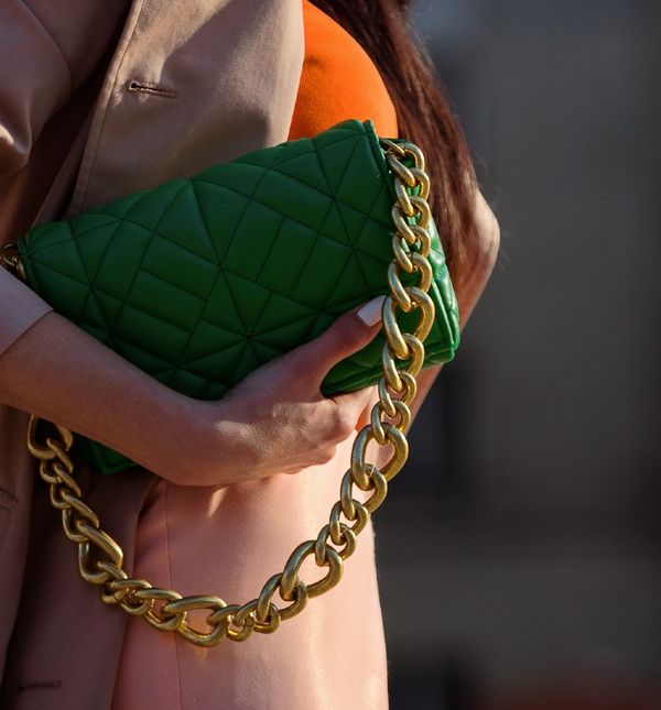 Zarina torba s lancem na zagrebačkoj špici