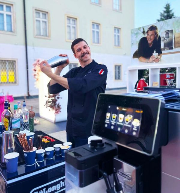 Toskanski šarm profinjenih napitaka i koktela od kave s potpisom De'Longhi aparata