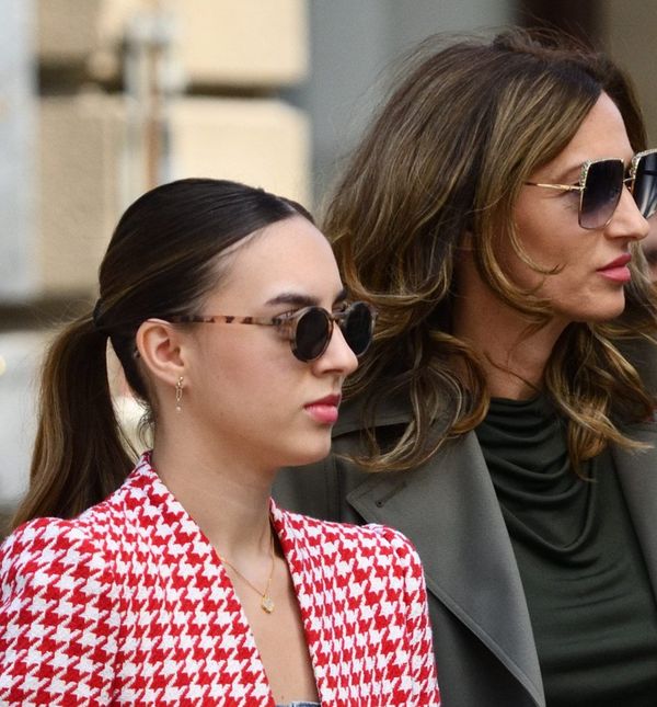 Mlada dama sa zagrebačke špice nosi sjajnu torbu brenda Jacquemus