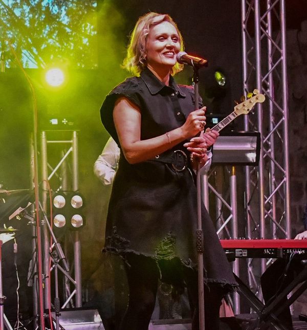 Vanna je nastupila na Bavarinu u maloj crnoj haljini s asimetričnim porubom