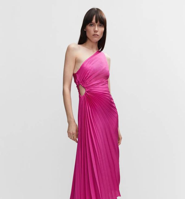 Plisirana ružičasta haljina stvorena je za svečane prigode