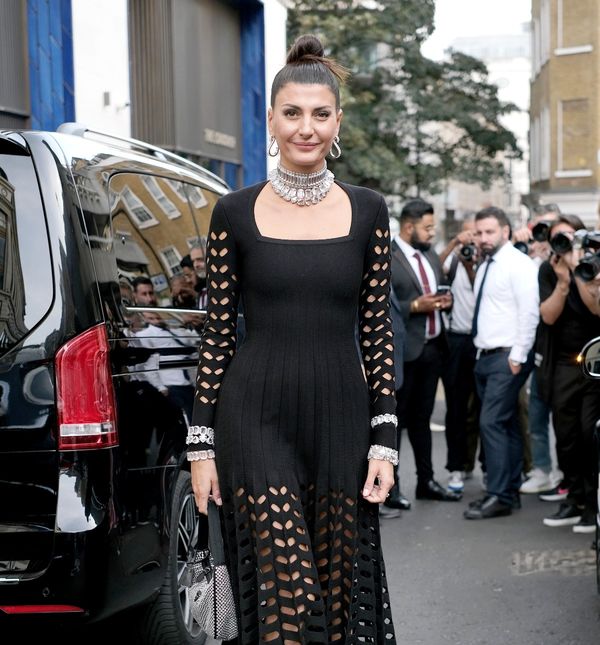 Mala crna haljina u street style izdanju