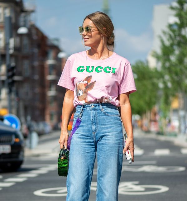 T-shirt u street style kombinacijama - 1