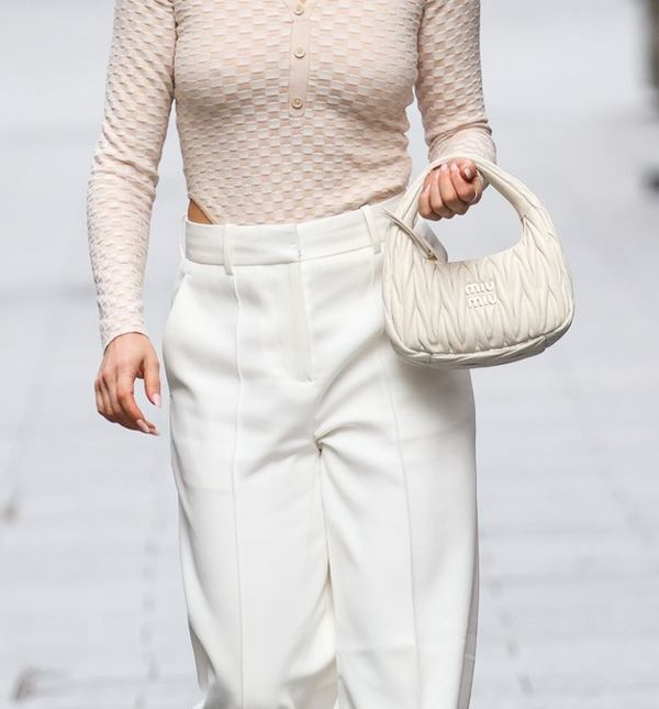 Bijele hlače su omiljene u toplijem dijelu godine