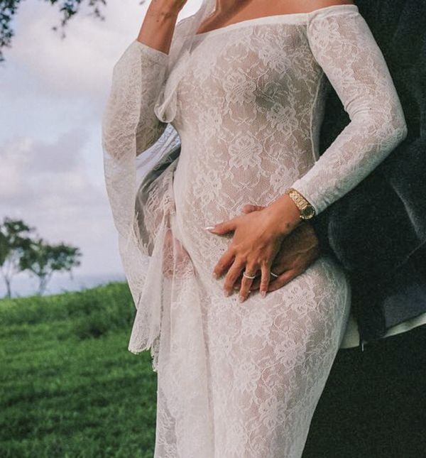 Trudna Hailey Bieber u vjenčanici od čipke modne kuće Saint Laurent