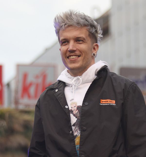 Baby Lasagna na dočeku u Umagu u majici s ilustracijom Yellow Yurija