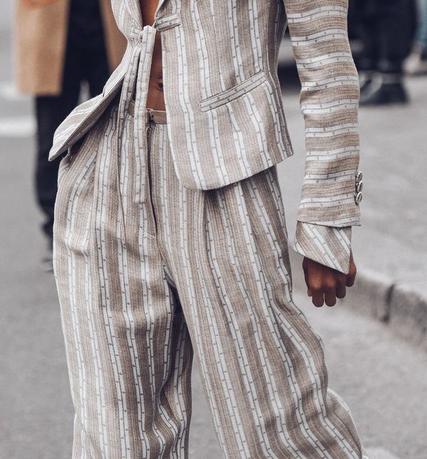 Hlače na pruge istovremeno su šik, elegantne i ležerne
