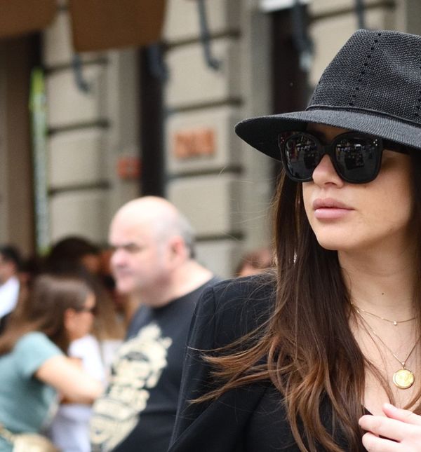 Street style izdanje lijepe trudnice iz centra Zagreba