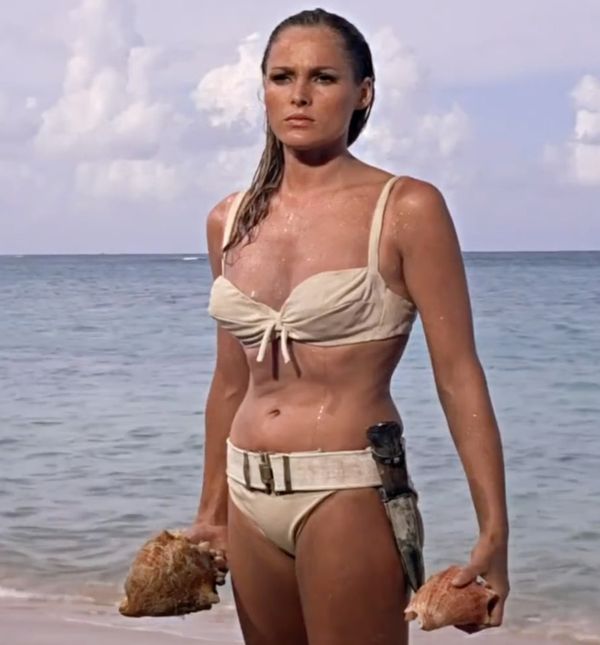 Ursula Andress kao Honey Rider