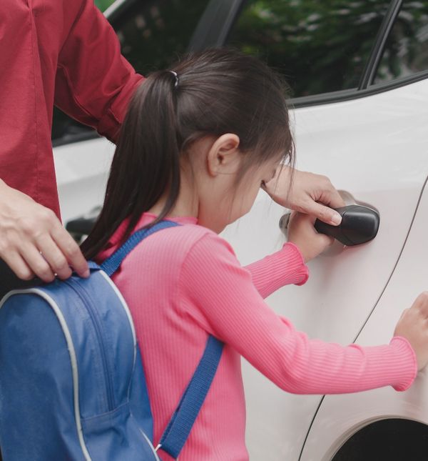 sad izgleda djecu roditelji upisuju u škole koje su jako udaljene od njihovog kvarta