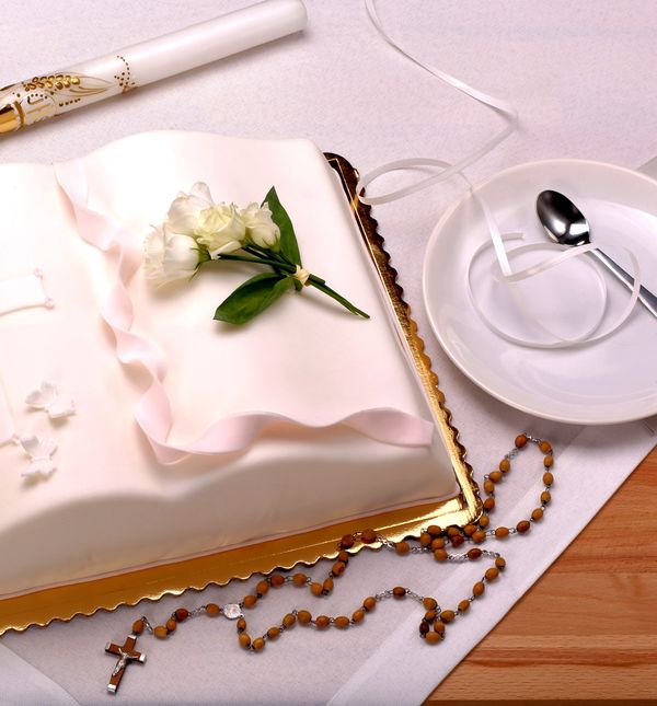 Torta u obliku Biblije