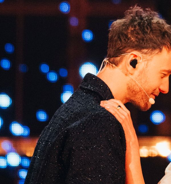 Slovenski predstavnik Klemen sa suprugom Mojcom na pozornici Eurosonga