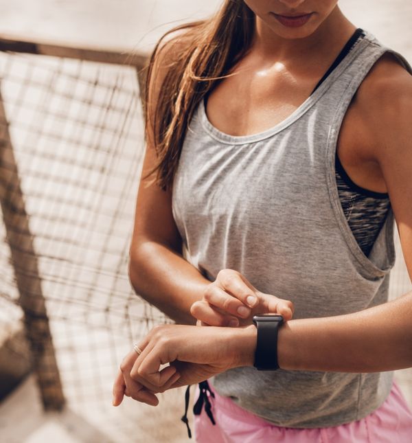 Žena prati potrošnju kalorija