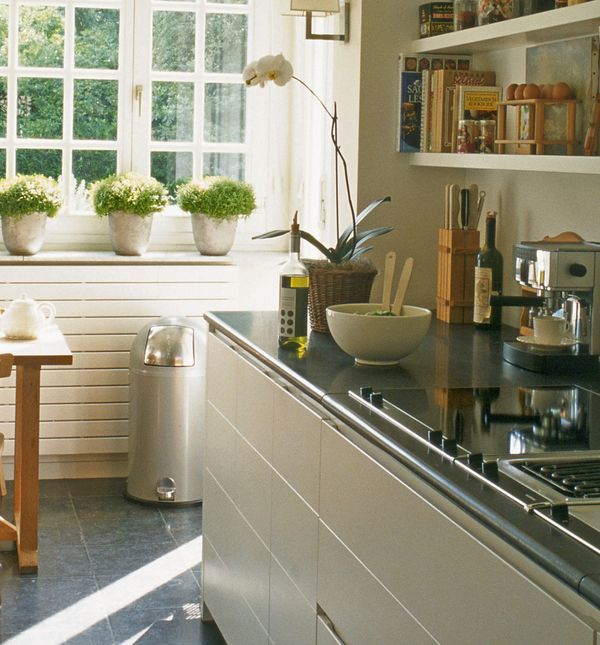 Uske kuhinje mogu biti pravi izazov, ali uz nekoliko pametnih trikova postat će maksimalno funkcionalan i estetski atraktivan prostor