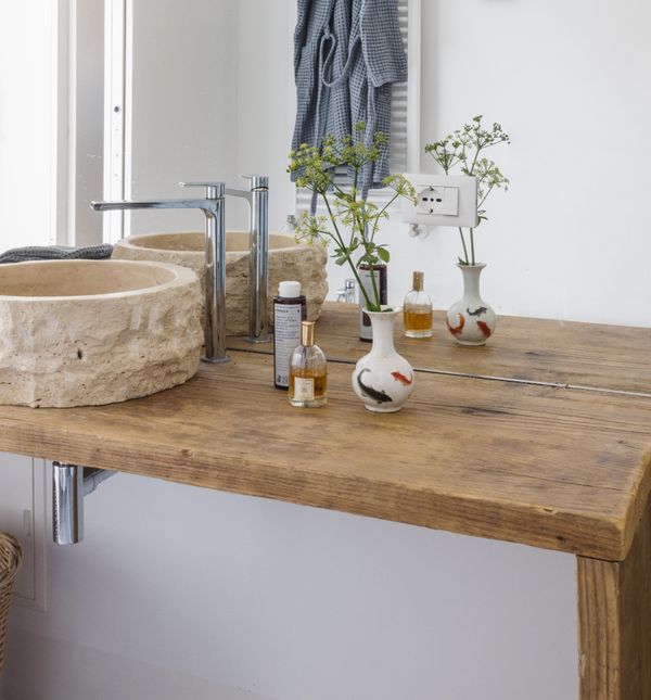 Ako sanjate o interijeru koji odiše toplinom, autentičnošću i dodirom prirode, kameni sudoperi i umivaonici savršen su izbor