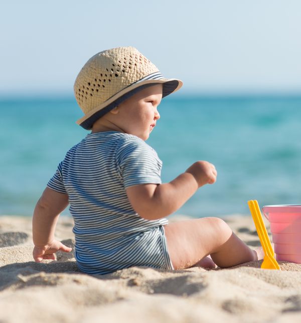 Što sve ponijeti na prvo ljetovanje s bebom?