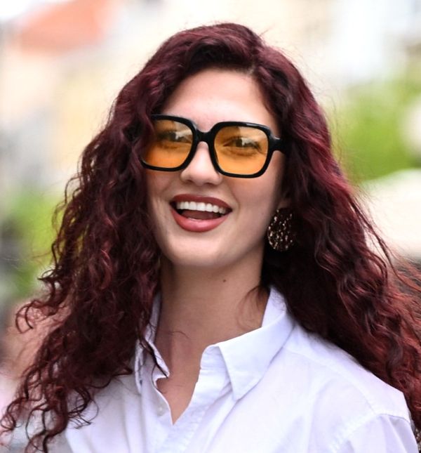 Ljepotica iz Zagreba kombinirala je haljinu s košuljom