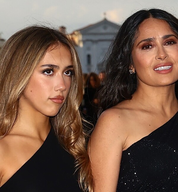 Salma Hayek na gala večeri sa suprugom i kćerima - 4
