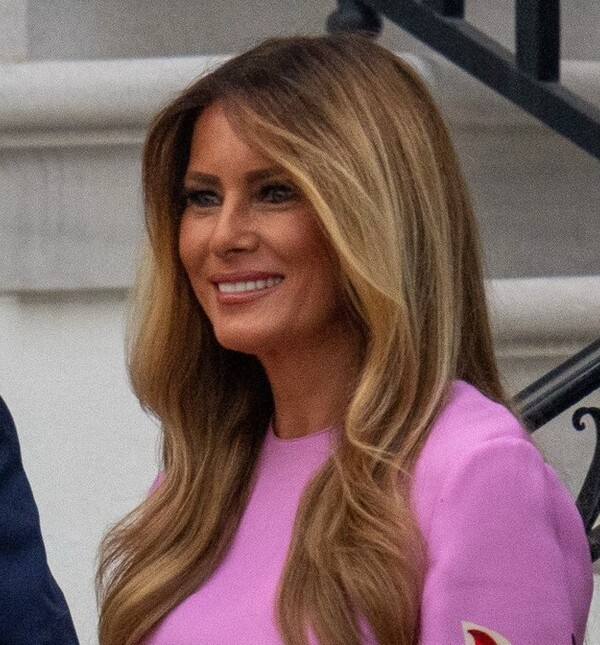 Melania Trump uvijek privlači poglede svojim modnim kombinacijama