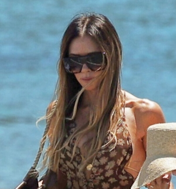Victoria Beckham pokazala je izdanje za ljetovanje na Ibizi