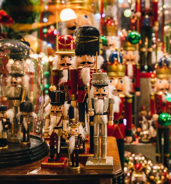 Ovogodišnja tema izloga Saše Šekoranje je Čajkovski i Orašar