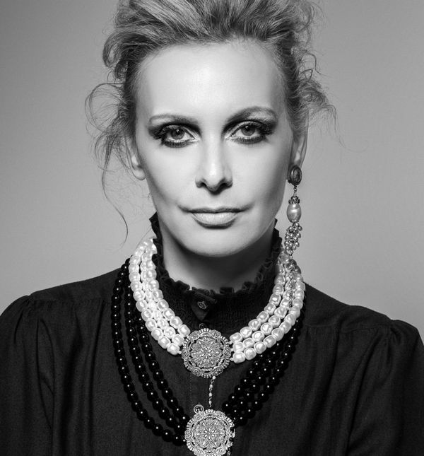 Glumica Nina Violić u kampanji kojom Grubić design obilježava 30 godina u dizajnu nakita