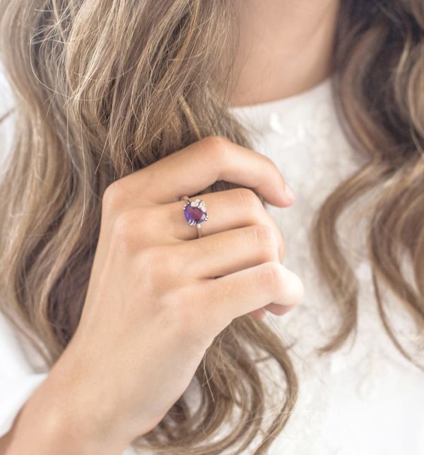 Zlatni prsten s briljantima i ametistom, Zaks 4.237,50 kn