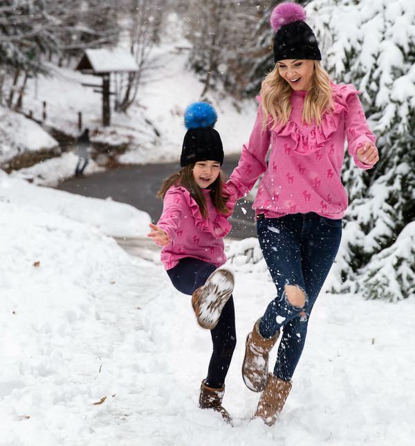 Kolekcija MOTHER & DAUGHTER MATCH AW2017 sastoji se od BAMBI matching sweatera koji dolaze u bijeloj, ledeno plavoj i rozoj boji (Foto: Sanja Kukec)