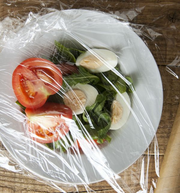 Plastična folija korisna je za držanje i pakiranje hrane