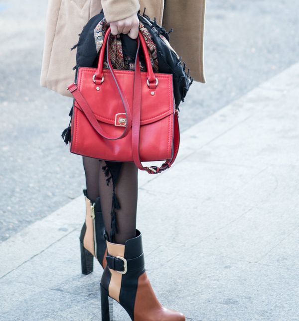 Torba u crvenoj boji veliki je jesenski hit