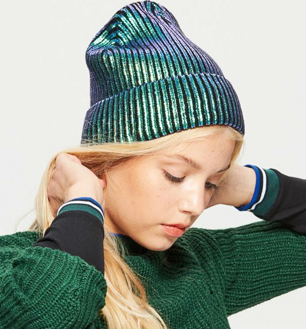 Kape od blještavih materijala i sa sjajnim aplikacijama uvijek su hit