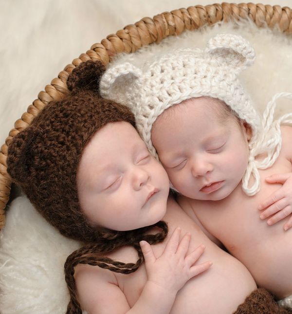 Novorođeni dječak i djevojčica