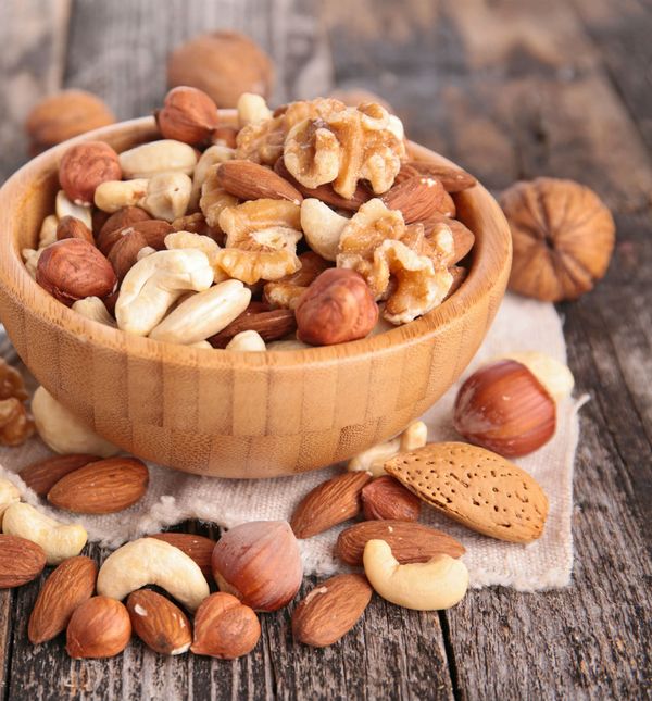 Losos, maslinovo ulje, avokado i orašasti plodovi puni su dobrih masnoća